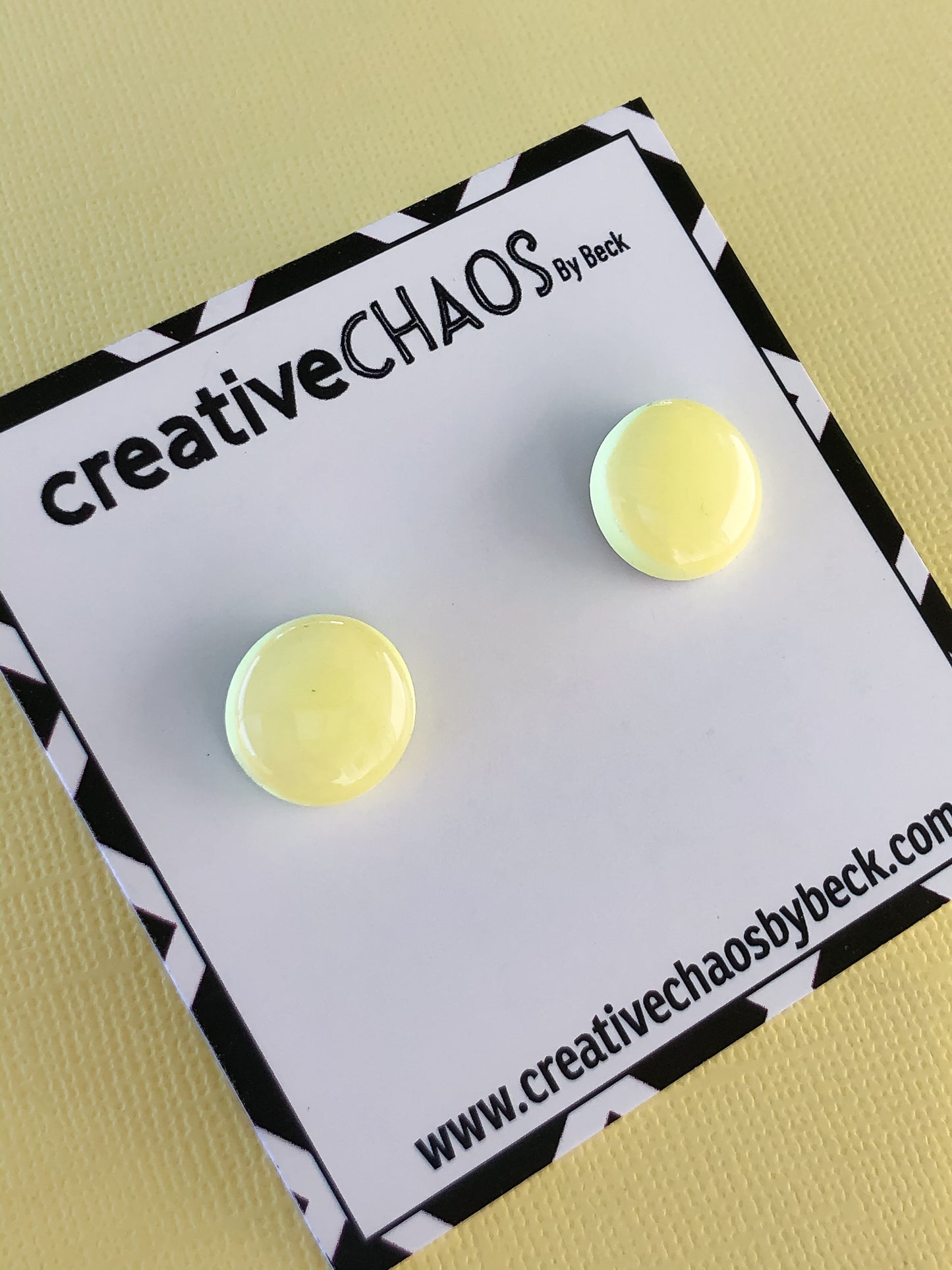 Chaos Yellow Gloss Midi Stud